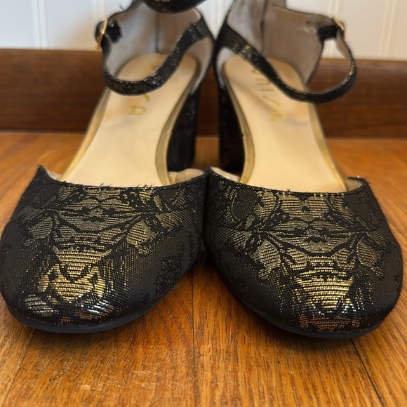 Unisa Women’s Block Heel Metallic Black & Gold Lace 2.5 Inch Heels Size 10 - Picture 7 of 12